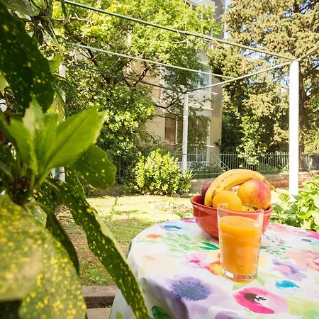 Apartament Tranquilo Garden - One Bedroom With Terrace And Garden View *